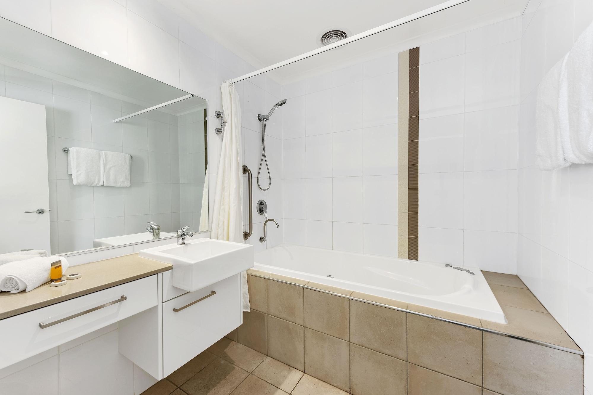 Flynns Beach Resort Порт Макари Екстериор снимка