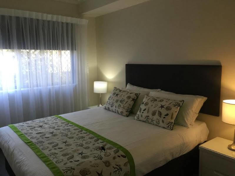Flynns Beach Resort Порт Макари Екстериор снимка